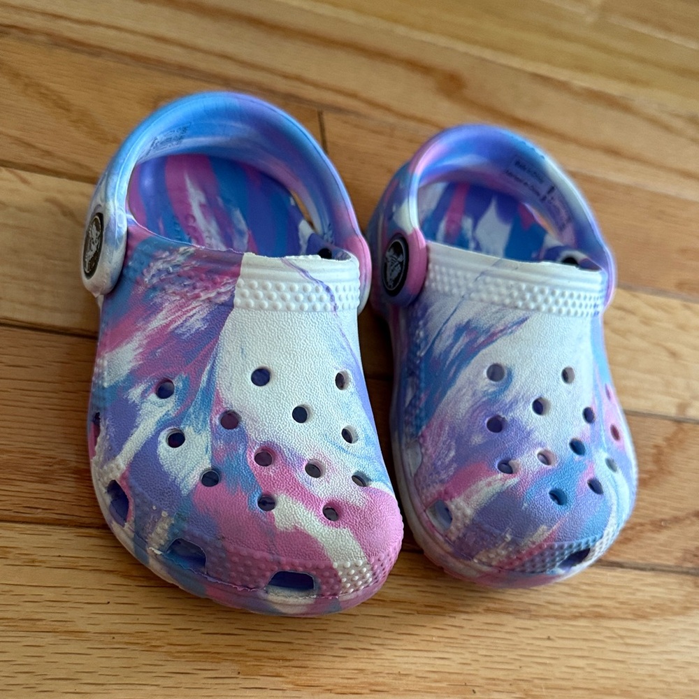 CROCS Kids Water Shoes in Pink and Blue